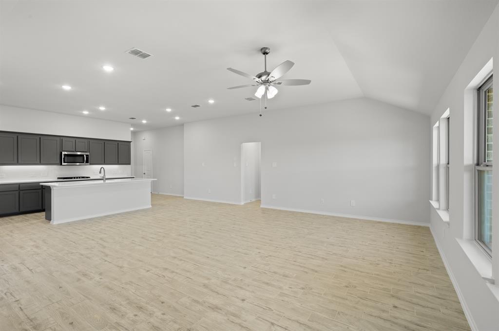 404 Comanche Drive Property Photo 16