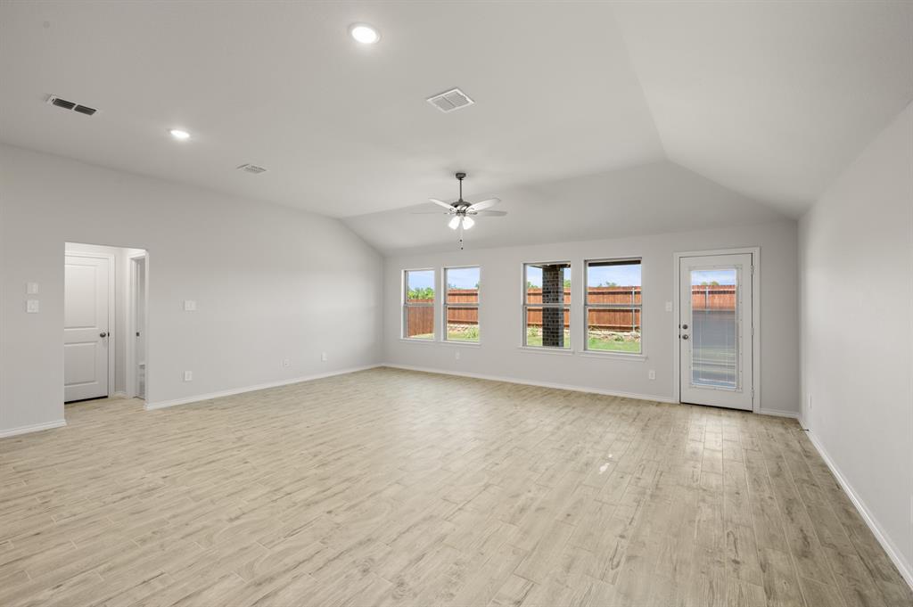 404 Comanche Drive Property Photo 19