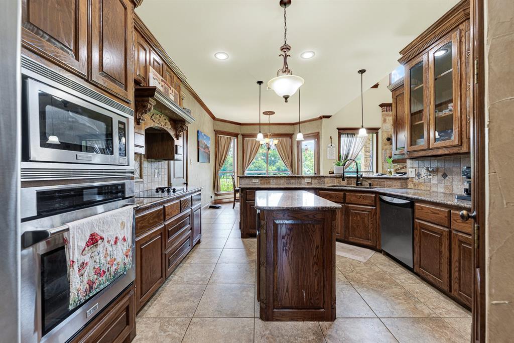 1132 Shadow Lakes Drive Property Photo 11