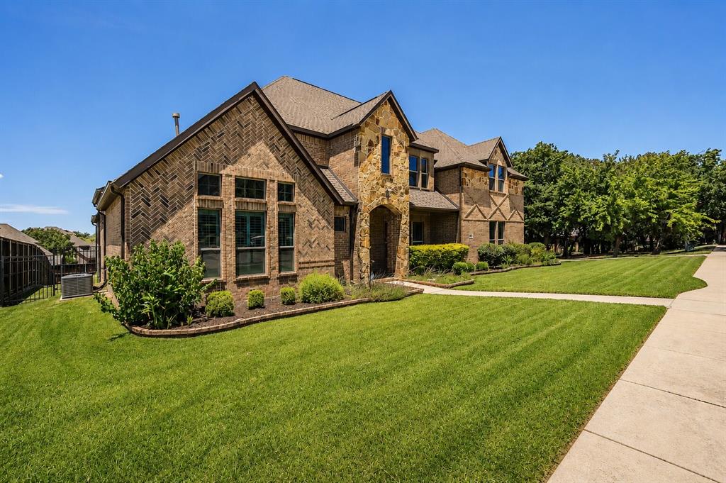 812 Cross Timbers Drive Property Photo 3