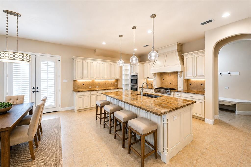 812 Cross Timbers Drive Property Photo 11