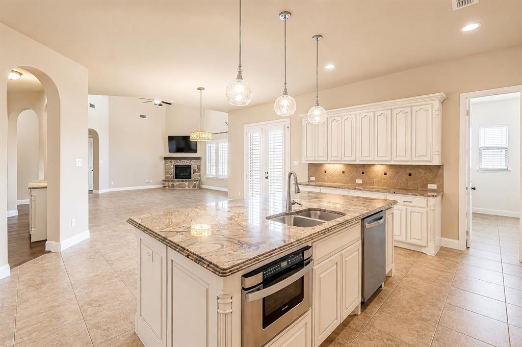 812 Cross Timbers Drive Property Photo 14
