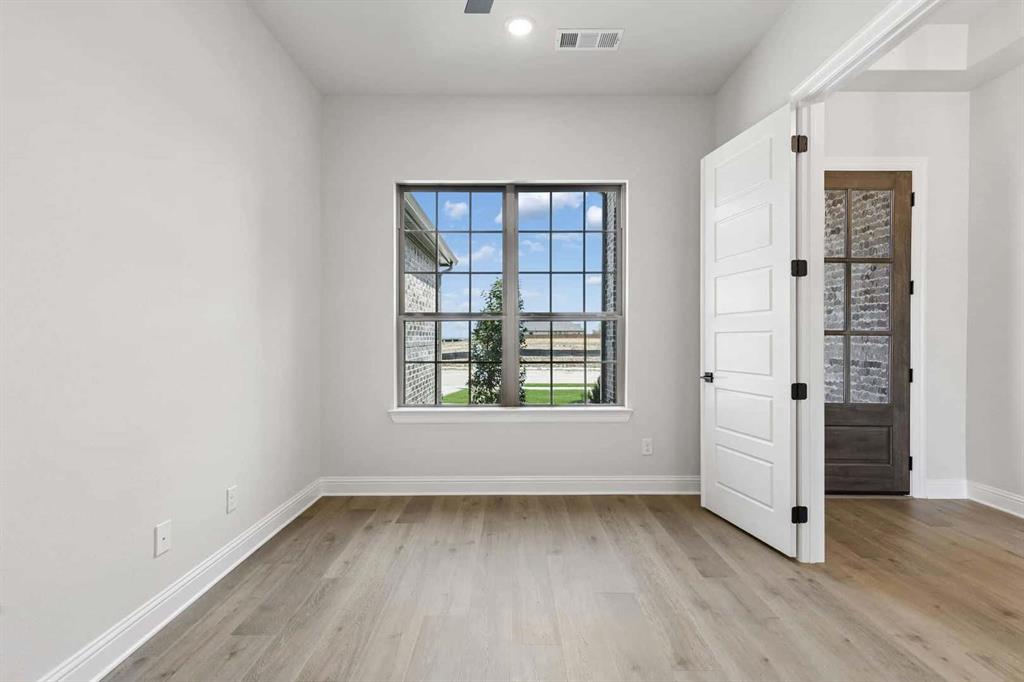 201 Cross Timbers Street Property Photo 3