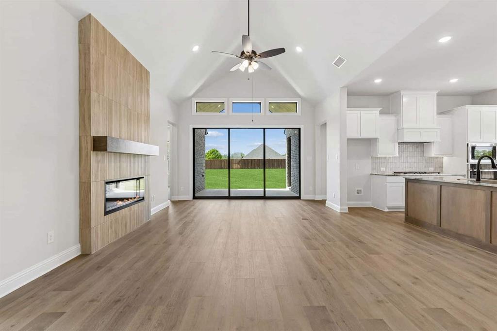 201 Cross Timbers Street Property Photo 4