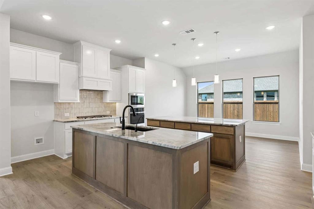201 Cross Timbers Street Property Photo 8