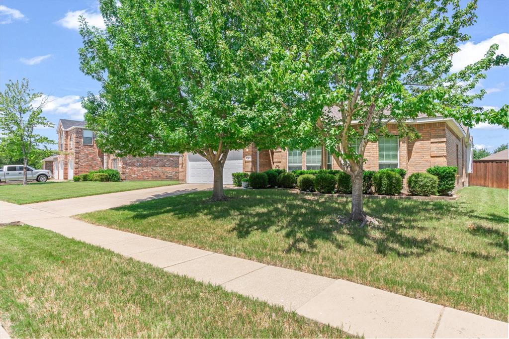 2114 Pecan Ridge Drive Property Photo 3