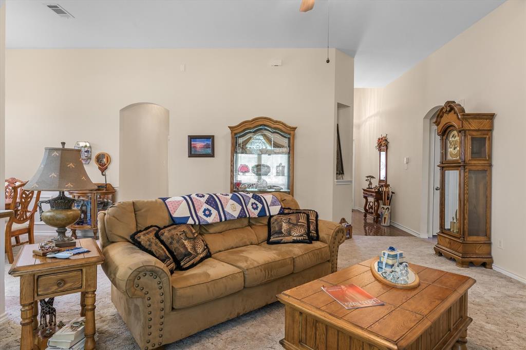 2114 Pecan Ridge Drive Property Photo 14