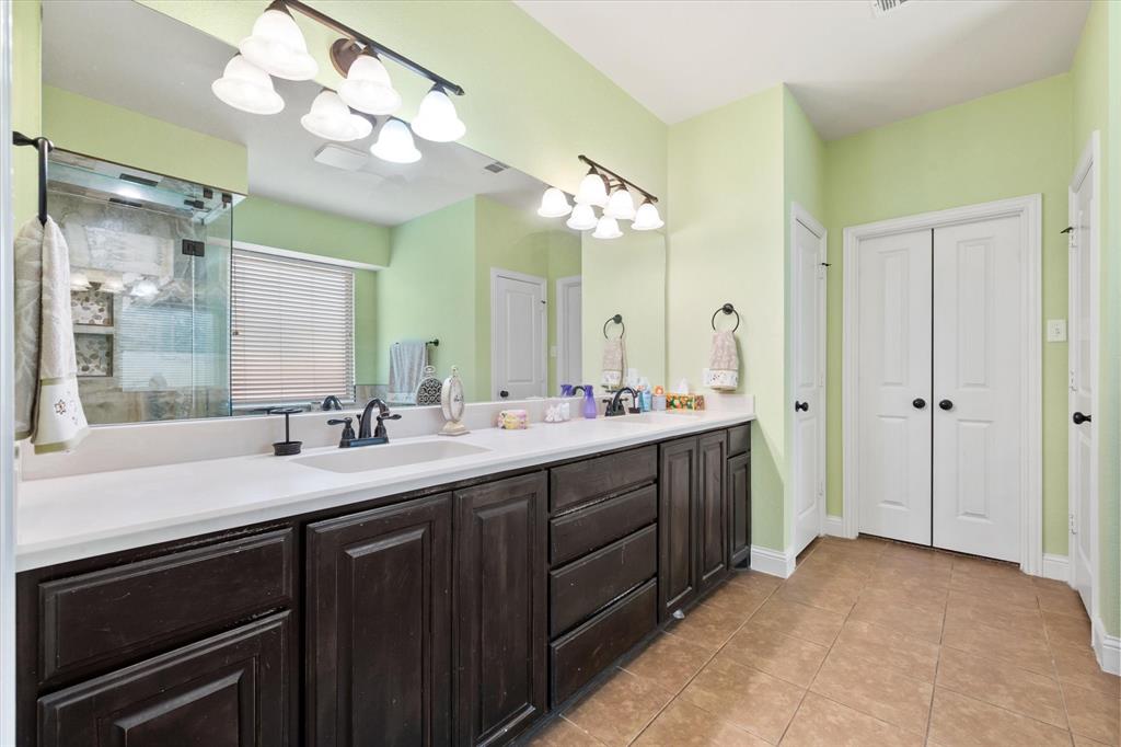 1308 Lacey Oak Drive Property Photo 19