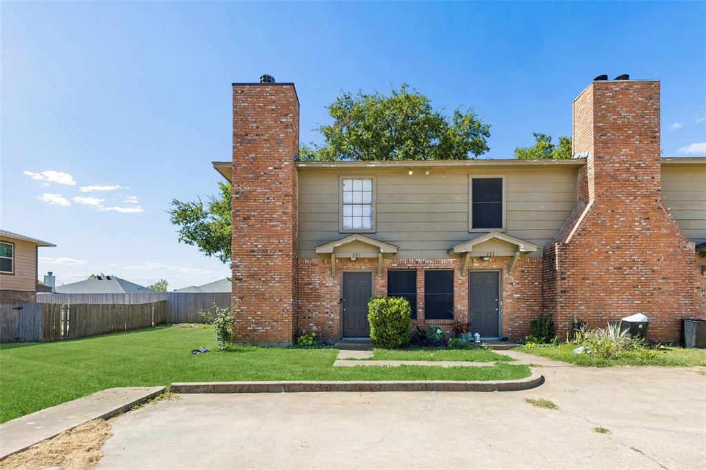 221 Cambridge Drive Property Photo 4