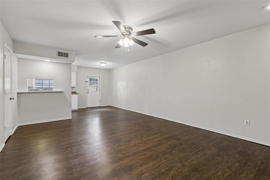 405 Cambridge Drive Property Photo 5