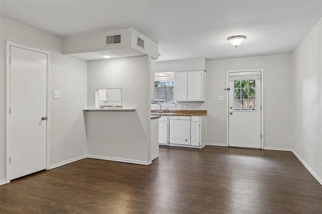 405 Cambridge Drive Property Photo 13