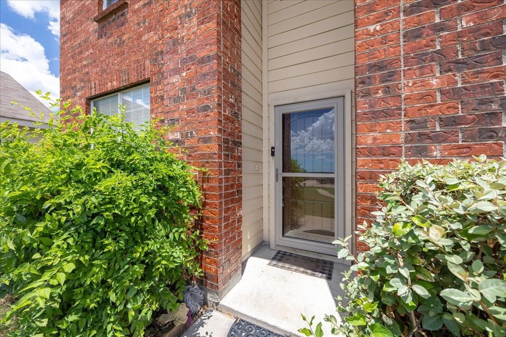 308 Autumn Park Property Photo 4