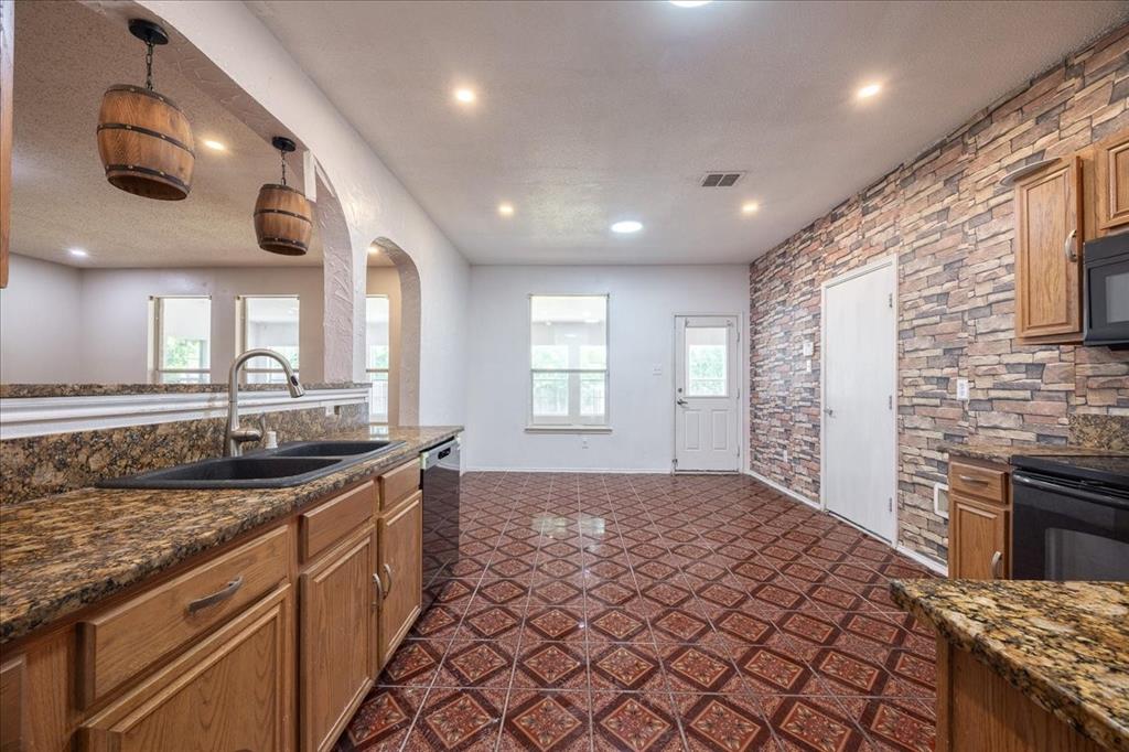308 Autumn Park Property Photo 18