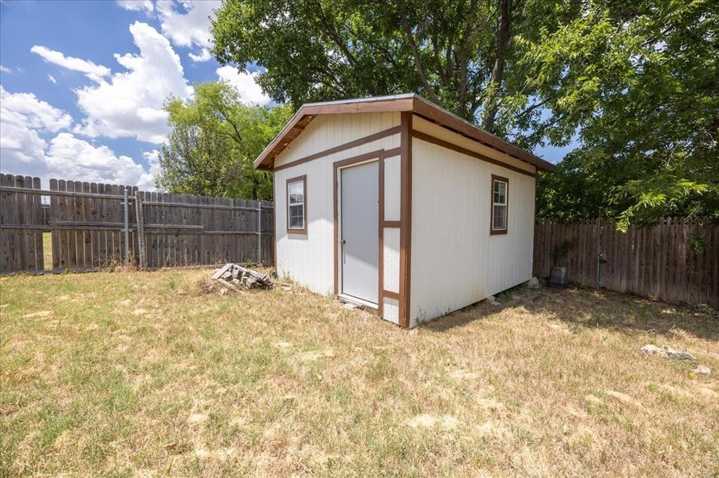 308 Autumn Park Property Photo 39