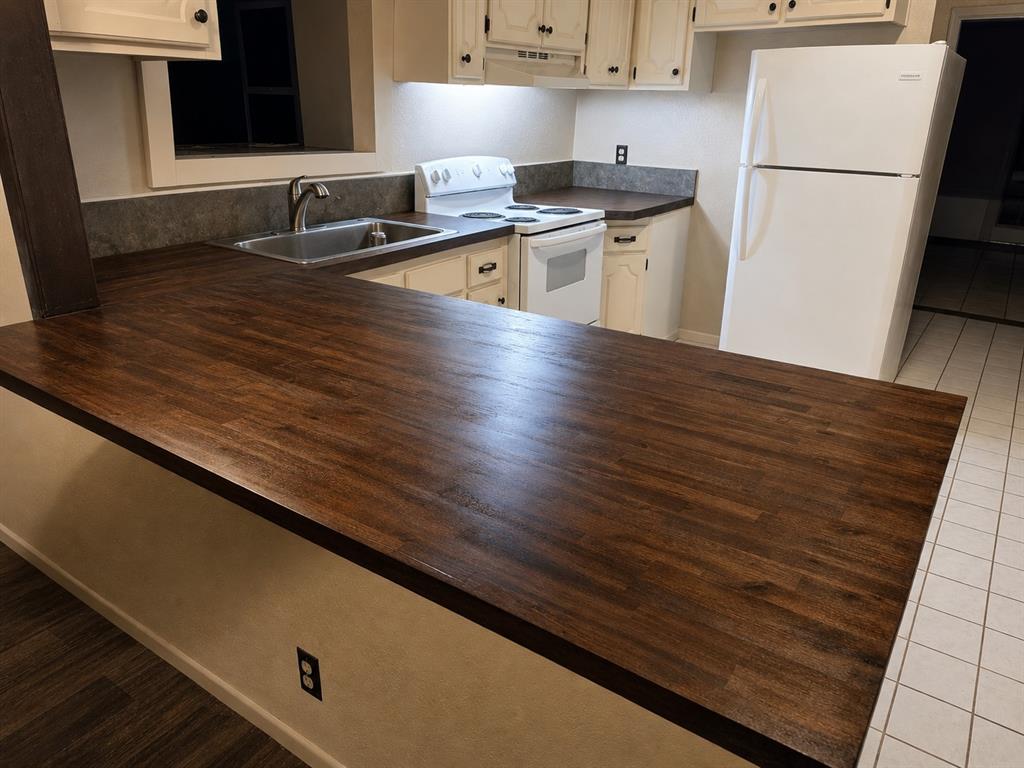 2066 Vine Street Property Photo 3