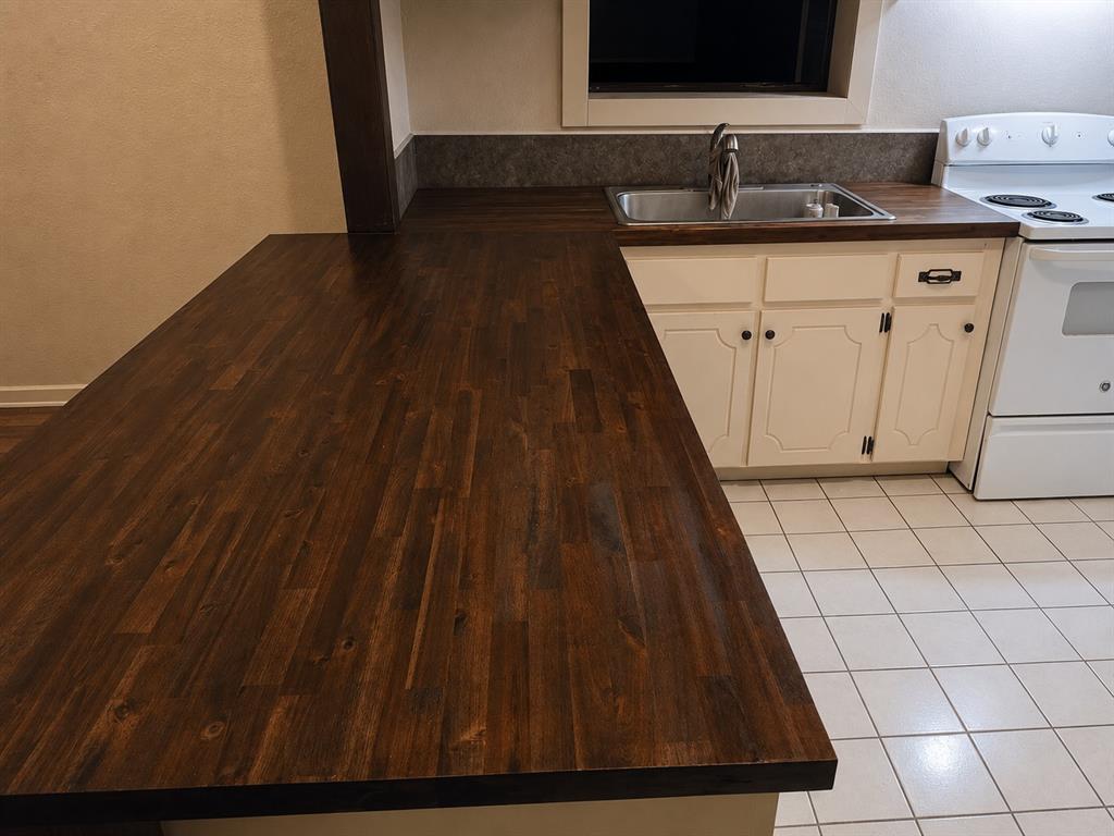 2066 Vine Street Property Photo 4