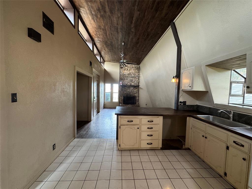 2066 Vine Street Property Photo 5