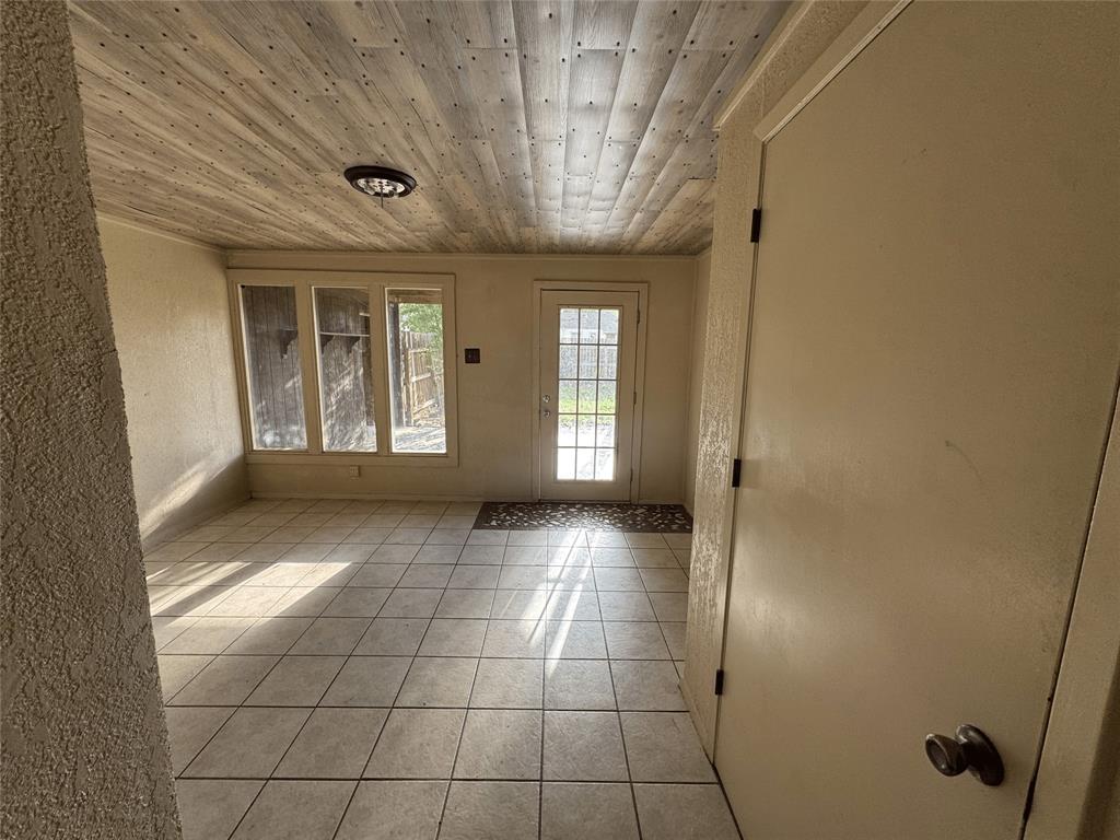 2066 Vine Street Property Photo 9