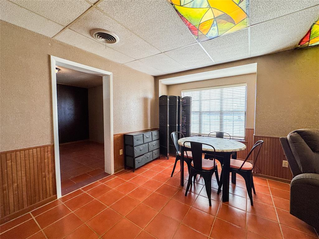 705 N Avenue Property Photo 5