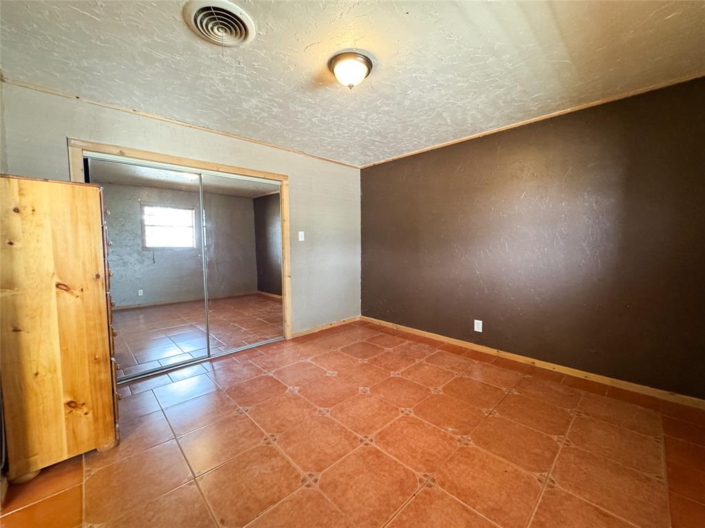 705 N Avenue Property Photo 8