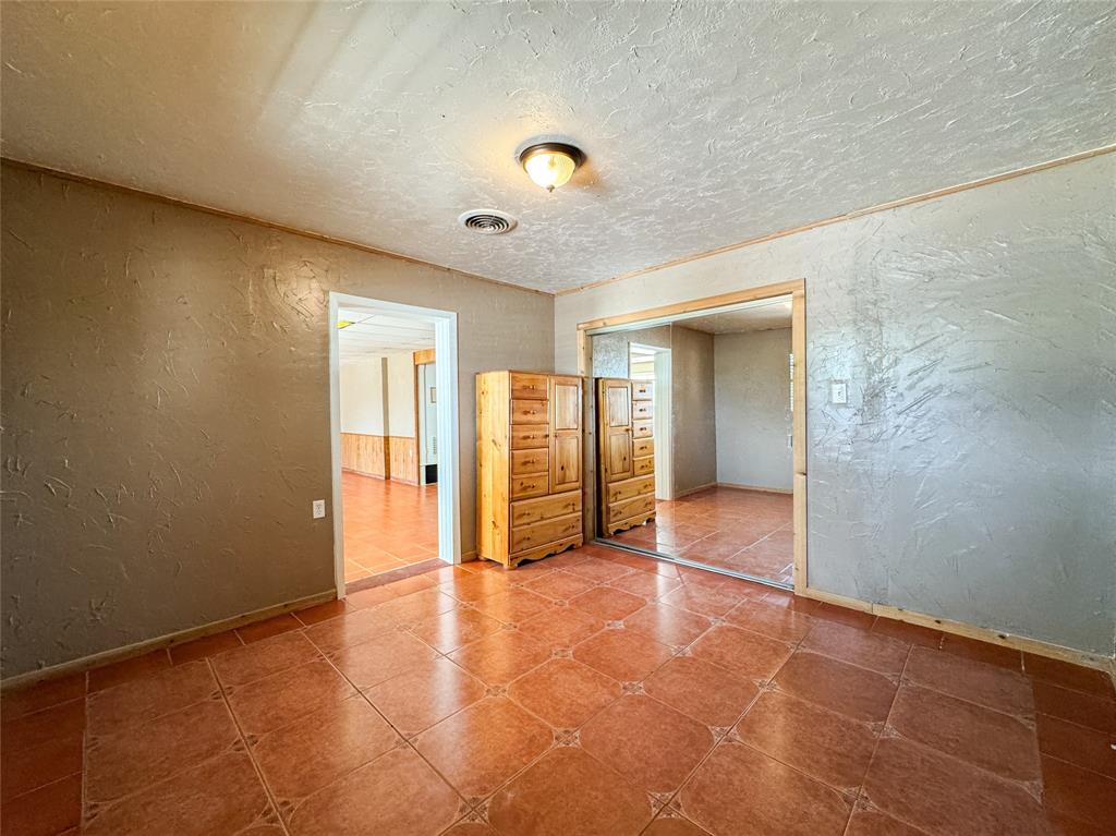 705 N Avenue Property Photo 9