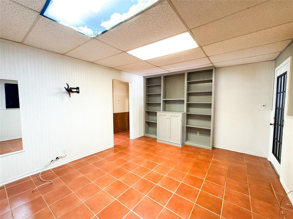 705 N Avenue Property Photo 11