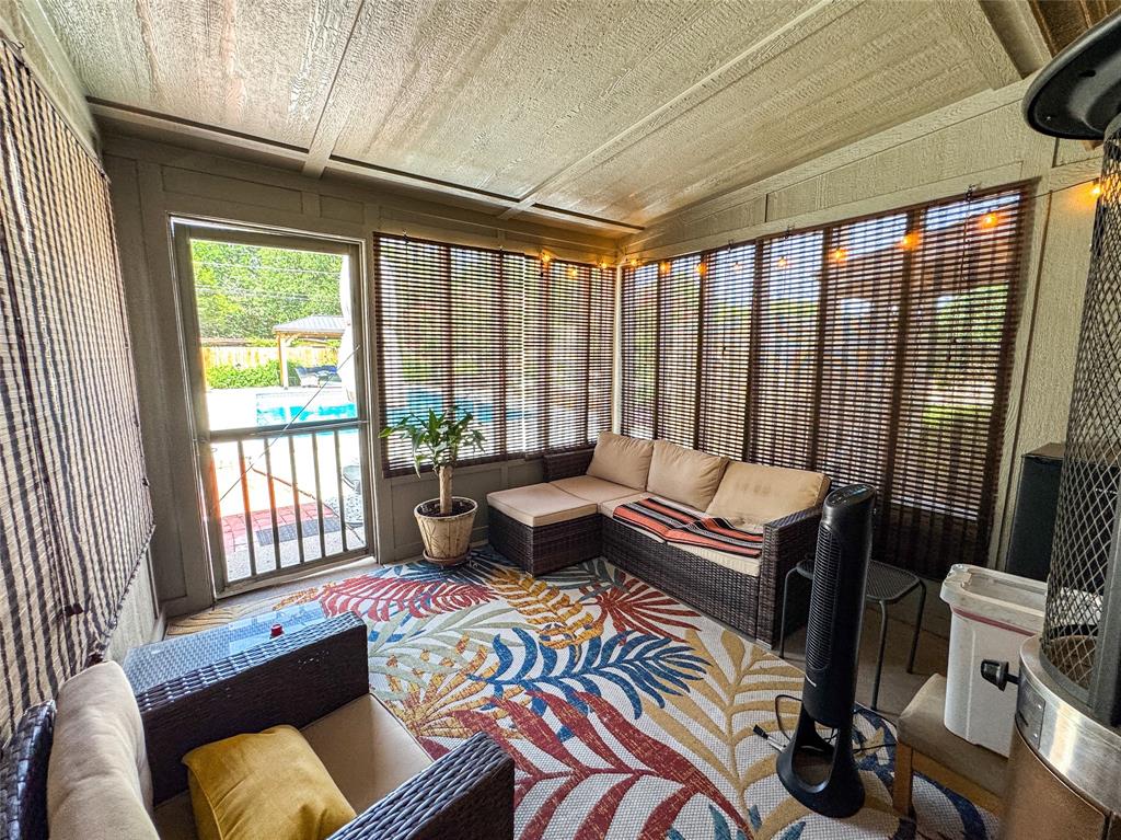 705 N Avenue Property Photo 12