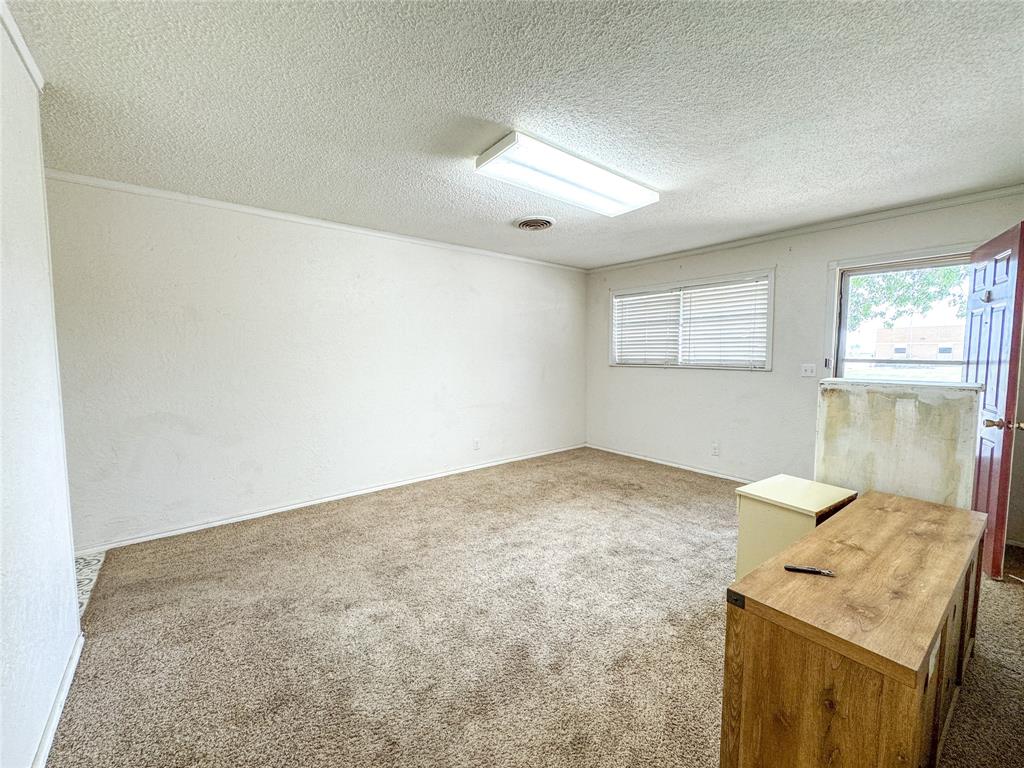 705 N Avenue Property Photo 20