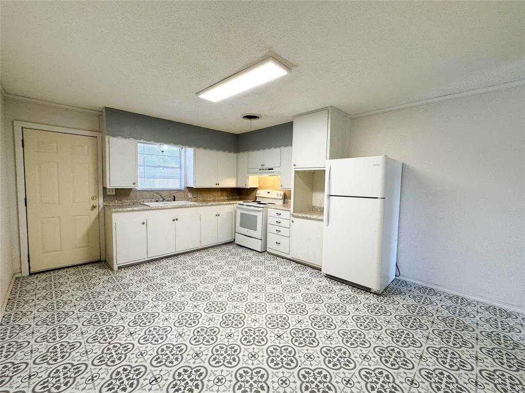 705 N Avenue Property Photo 21