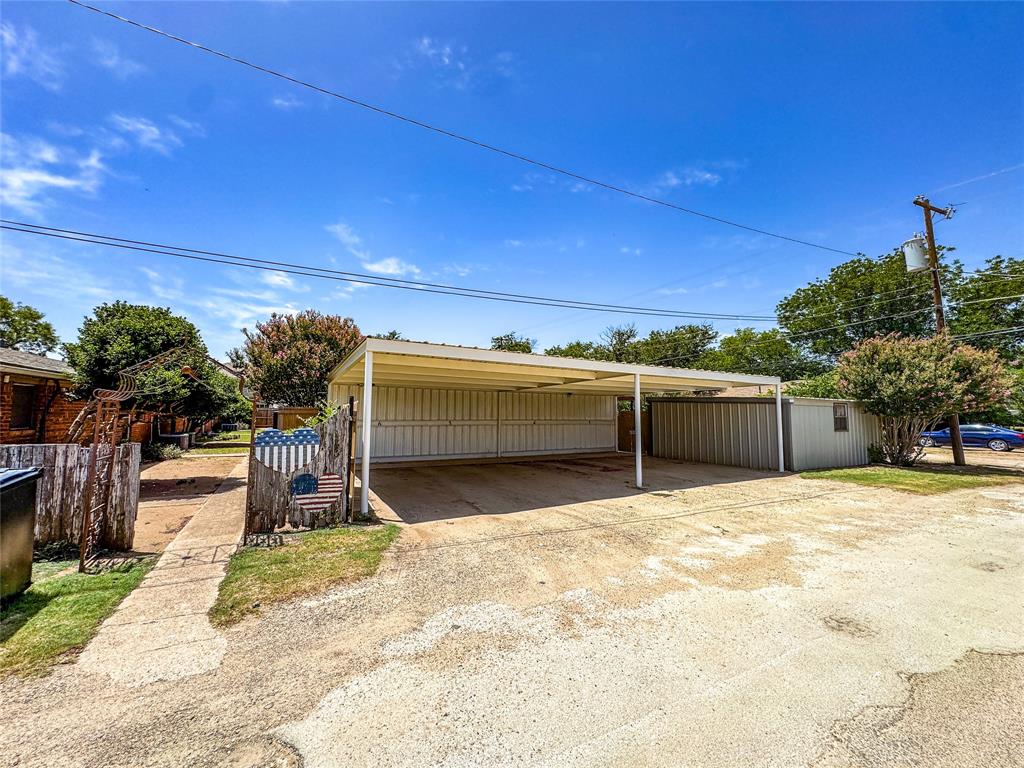 705 N Avenue Property Photo 29