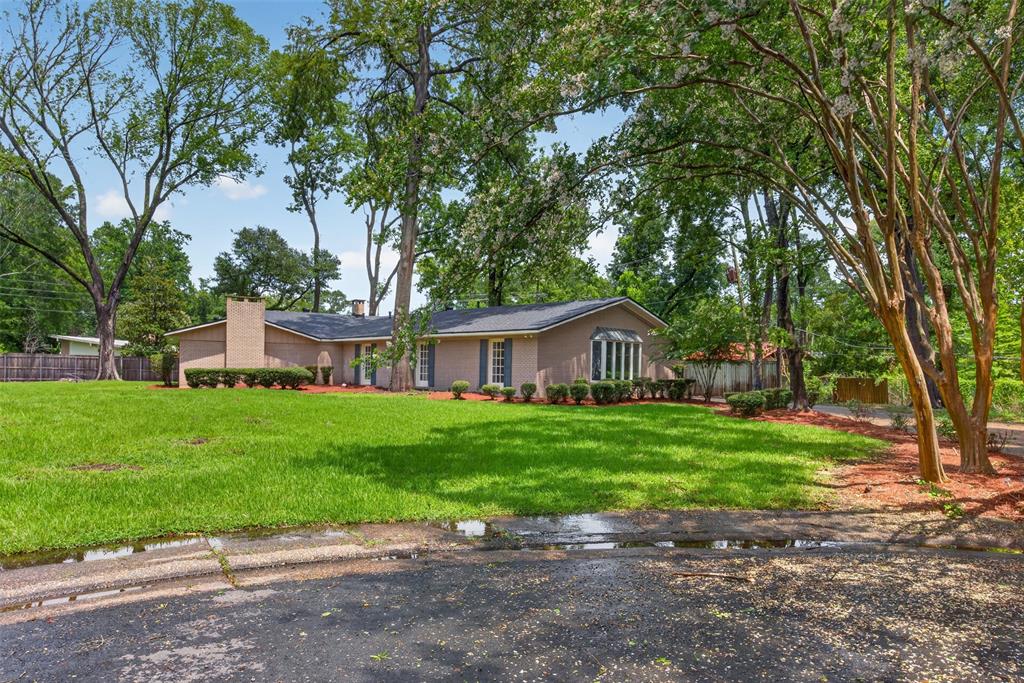 324 Gilbert Circle Property Photo 2