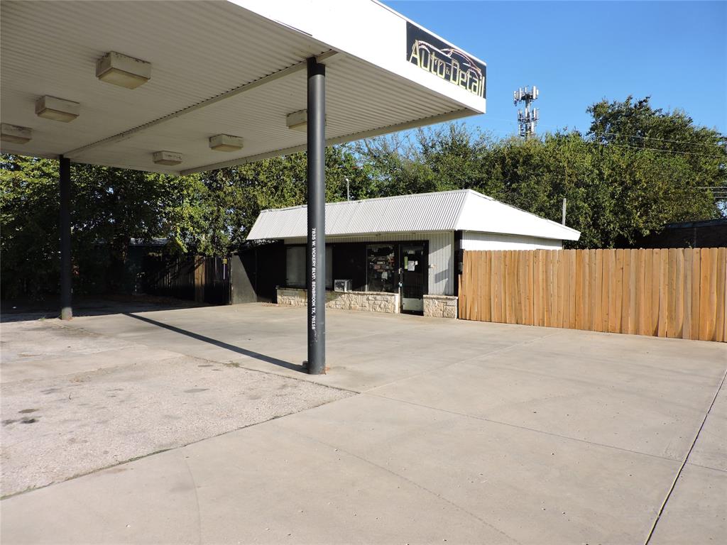 7385 W Vickery Boulevard Property Photo 1