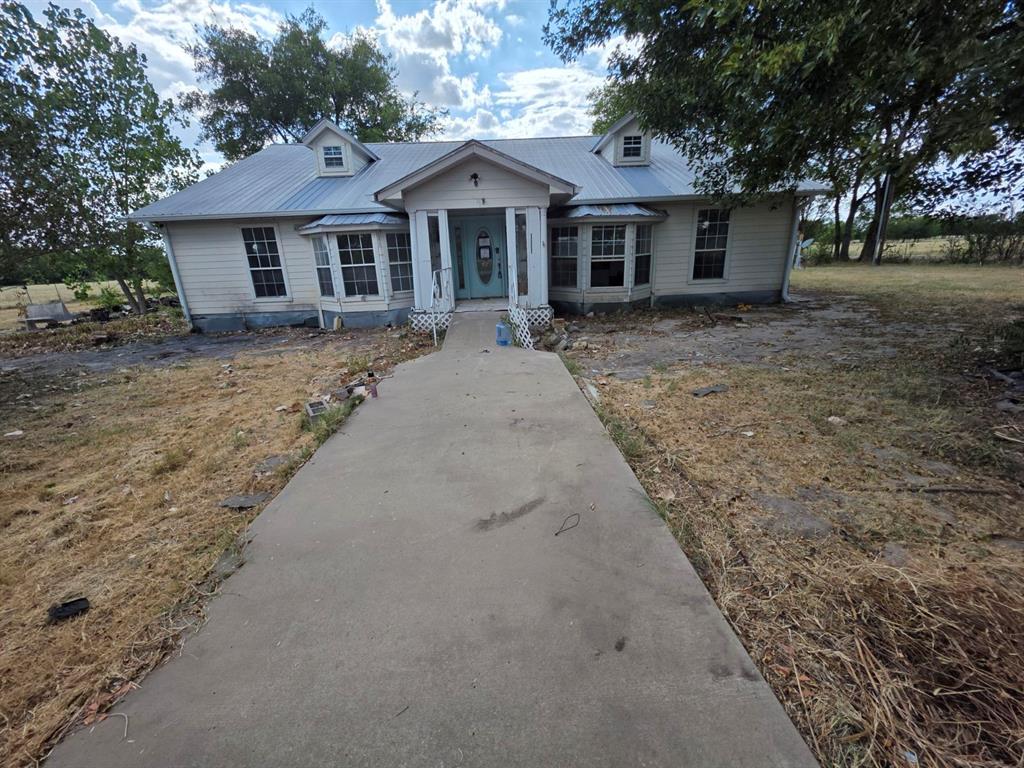 1917 County Road 1144 Property Photo 1