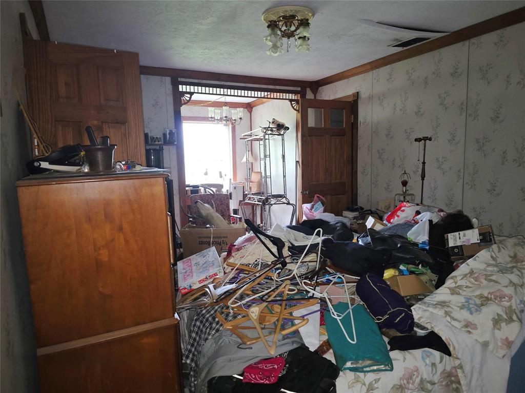 1917 County Road 1144 Property Photo 4