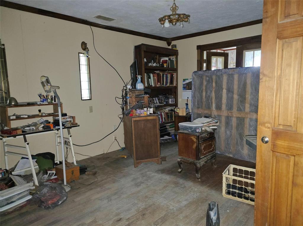 1917 County Road 1144 Property Photo 5