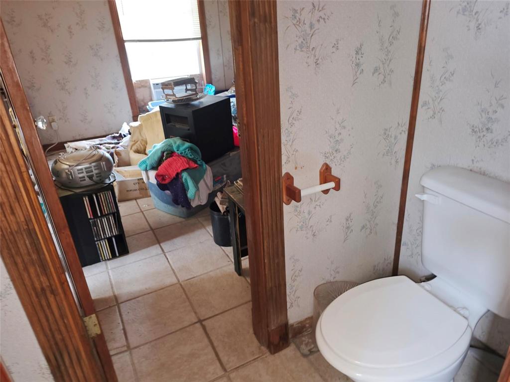 1917 County Road 1144 Property Photo 6