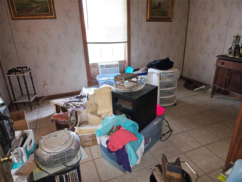 1917 County Road 1144 Property Photo 7