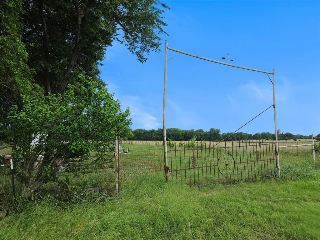 1917 County Road 1144 Property Photo 13