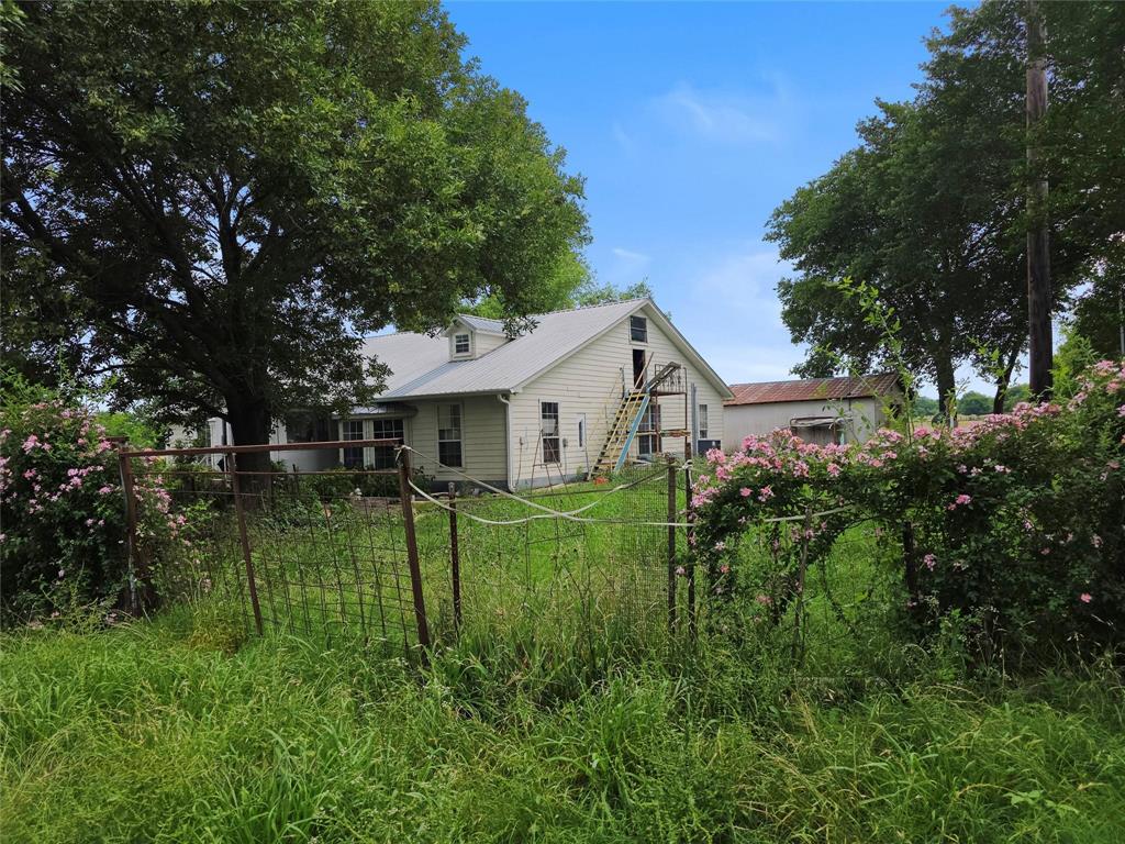 1917 County Road 1144 Property Photo 14