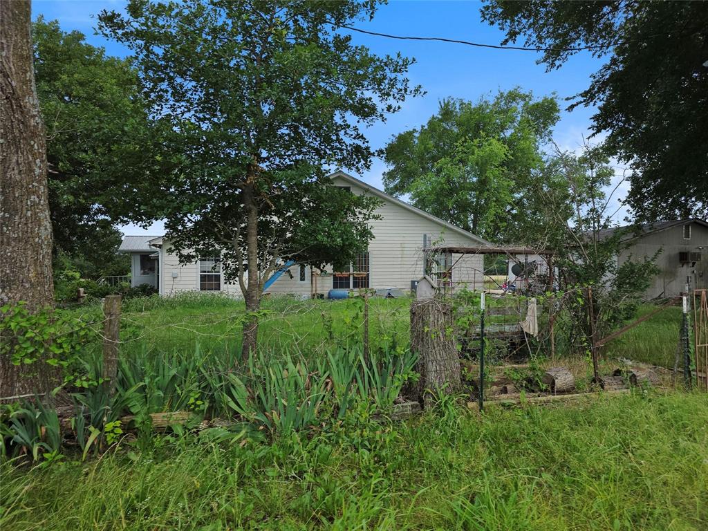 1917 County Road 1144 Property Photo 15