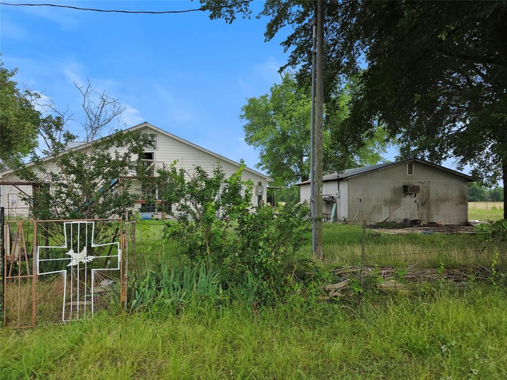 1917 County Road 1144 Property Photo 16