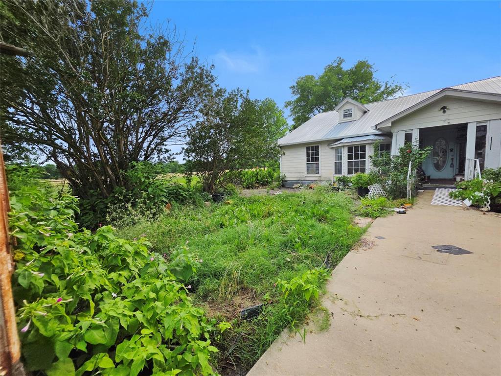 1917 County Road 1144 Property Photo 18
