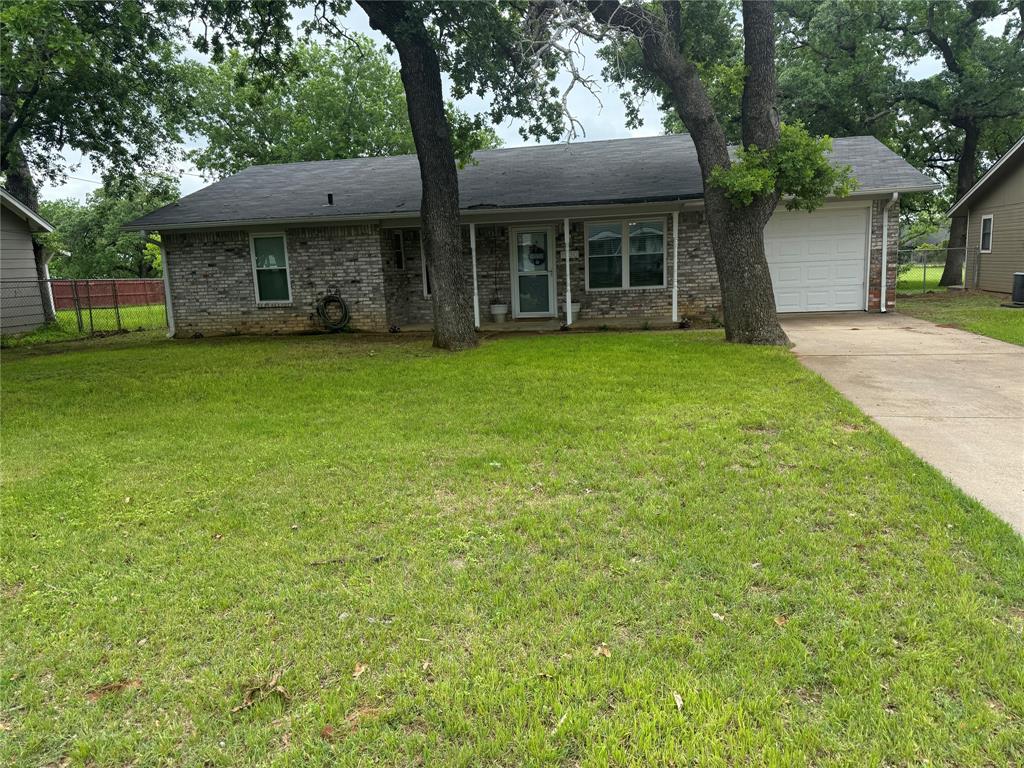 1530 W Groesbeck Street Property Photo 1
