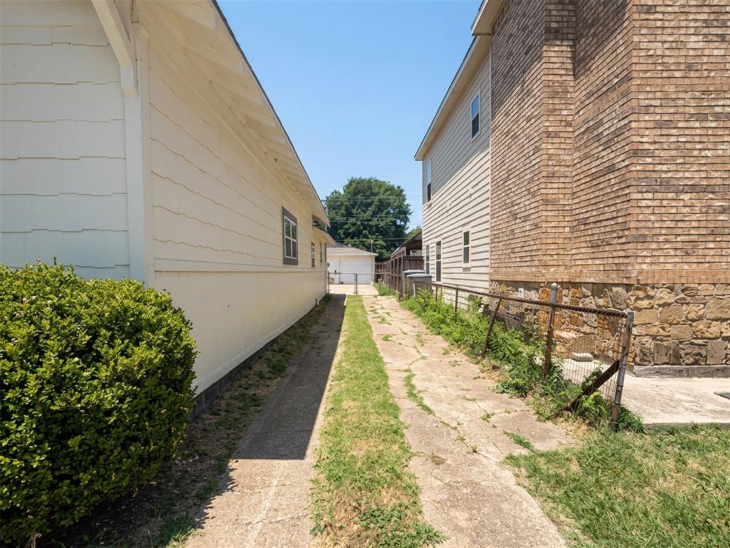 2011 N Houston Street Property Photo 5
