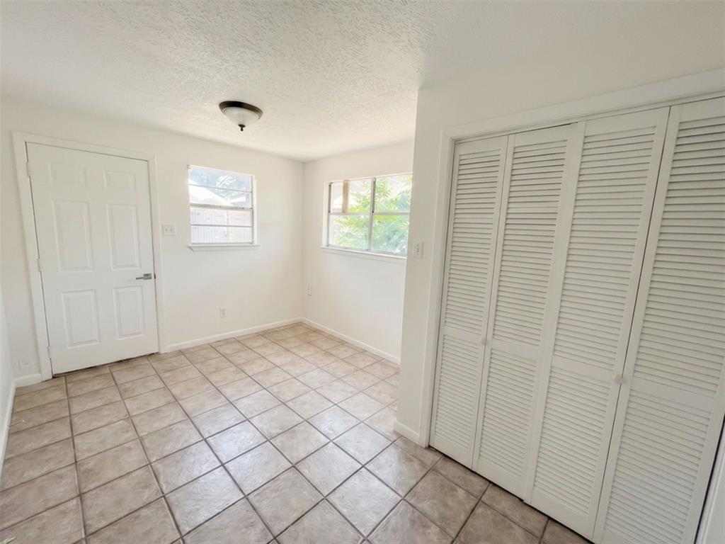2011 N Houston Street Property Photo 32