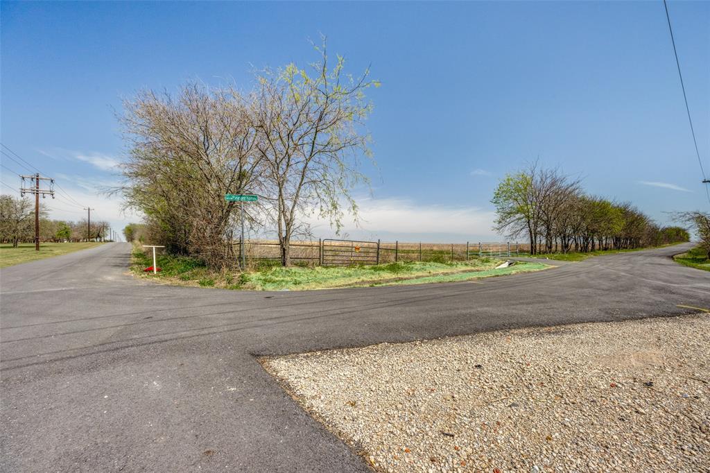 802 Riddels Property Photo 2