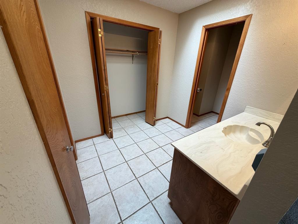 804 Foxhollow Road Property Photo 17