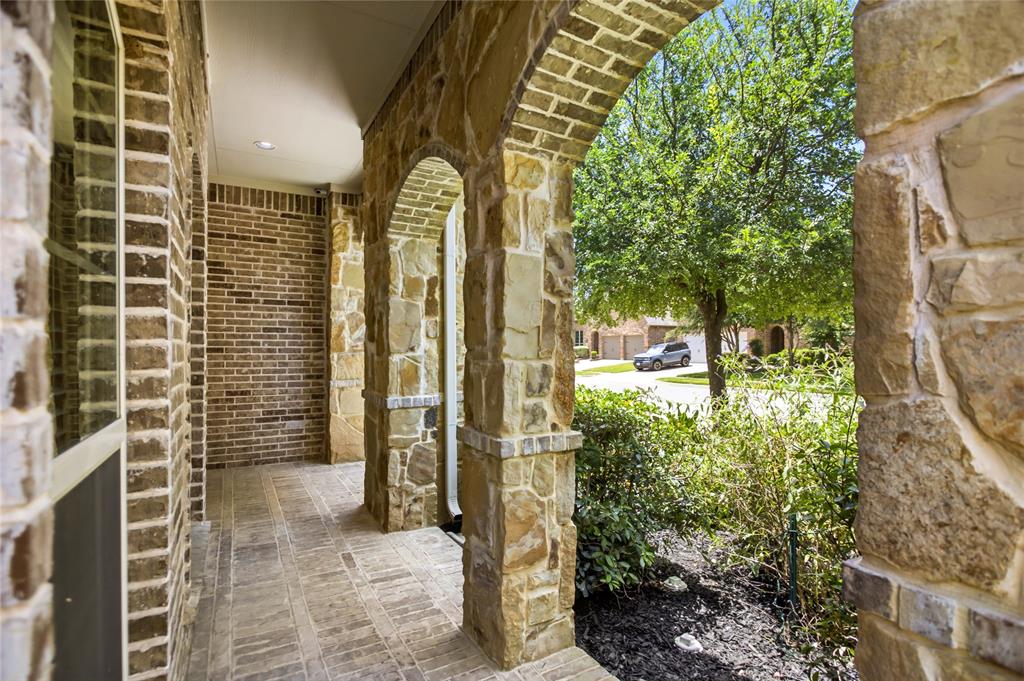 1004 Edgefield Lane Property Photo 2