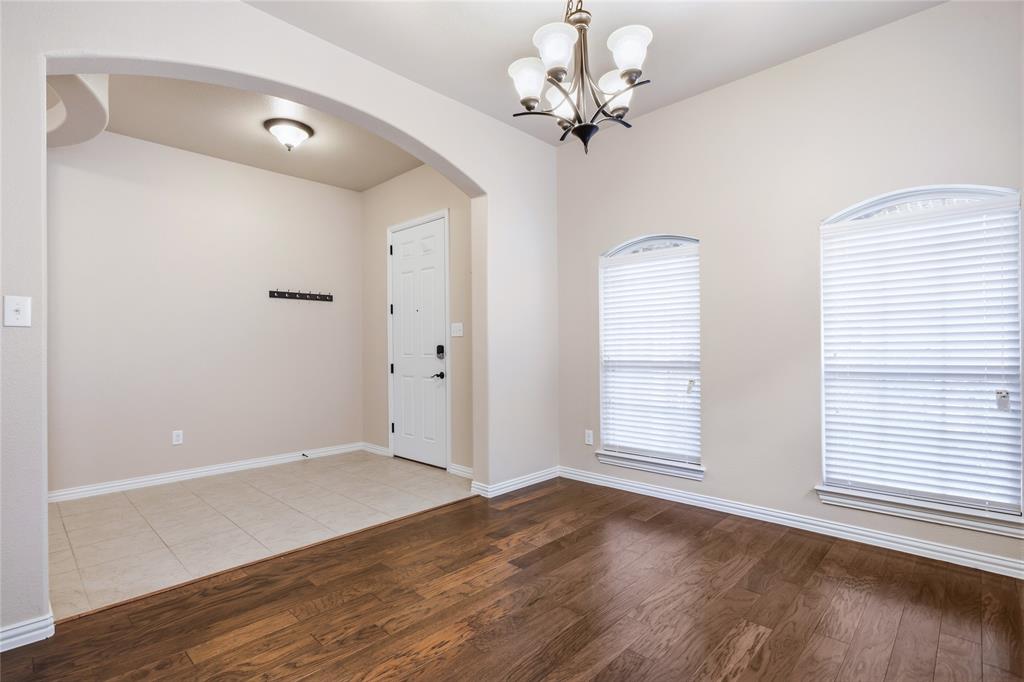 1004 Edgefield Lane Property Photo 5