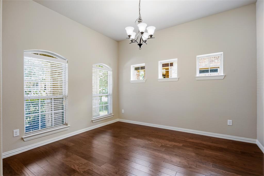 1004 Edgefield Lane Property Photo 6